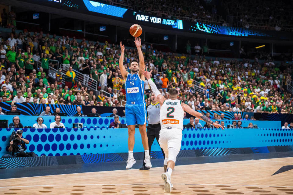 三分线外, 在接下来的 三分线外, 在接下来的